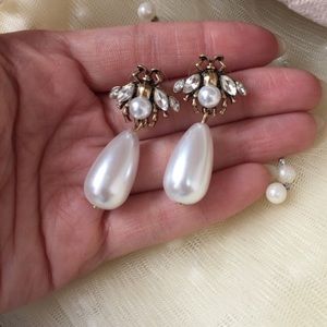 Vintage bridal pearl and bee earrings. Wedding .